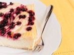 <strong>Schmandtorte</strong> mit Heidelbeeren