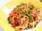 Bandnudeln mit Gemüse (vegetarisch)