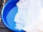 Novum aktiv-Seife gegen hartnäckige Flecken auf T-Shirt
