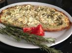 Vegetarischer <strong>Flammkuchen</strong> mit Ziegenk&auml;se und Honig