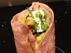 Wraps mit Avocado-Ziegenkäse-Füllung