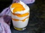 Nektarinen-Schichtcreme mit Amaretto