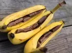 Gebackene Banane mit Schokoladenstückchen