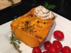 Gebackener Butternut K&uuml;rbis mit K&uuml;rbis-Kr&auml;utercreme - vegetarisch