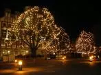 Außenlichterketten für Weihnachten anbringen