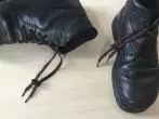 Schuhe binden mit Kordelstopper