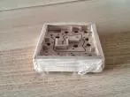 Labyrinth-Spiel: Kugel fällt nicht auf den Boden