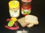 Leckerer Erdnuss-Chili-Brot-Snack