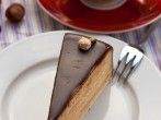 Nougat-Sahne-<strong>Torte</strong> mit Knusperboden