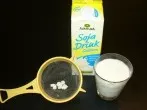 Laktosefreien Kefir herstellen: Mit Sojamilch