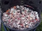 Holzkohlegrill sicher, schnell und ohne Chemie anzünden