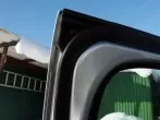 Zugefrorene Autotür sorgsam öffnen