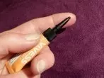 Sekundenkleber am Finger