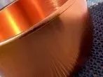 Glänzendes Kupfer mit Zitrone