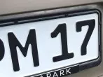 Insekten auf Stoßstange und Nummernschild verhindern