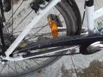Saubere Finger beim Kettenreinigen durch Öl-Prävention