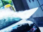 Autowäsche: Waschanlage oder Handwäsche?