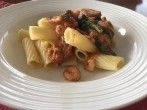 Nudeln mit <strong>Tomaten</strong>-Cashew-Creme-So&szlig;e und Shrimps