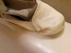 Kalk von Armaturen mit Küchenpapier entfernen