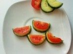 Kleine Melonen aus Gurken und Tomaten