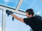Einfaches Fensterputzen auch bei Sonne
