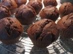 Schoko-Muffins mit Twix-St&uuml;ckchen