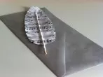 Deko-Feder aus Papier herstellen