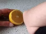 Hornhaut entfernen mit Zitrone