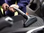 Autositze entstauben