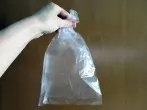 Plastiktüte gegen Schluckauf