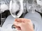 Trübe Trinkgläser werden so wieder "klar"