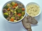 Scharfe Frühlingssuppe mit Rindfleisch