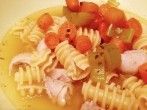 Nudelsuppe mit <strong>H&auml;hnchenfleisch</strong>