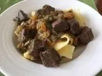 Rindergulasch mit Bandnudeln