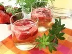 Sehr leckere Maibowle mit Erdbeeren