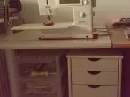 Raum unter Nähtisch nutzen