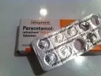 Paracetamol-Tabletten gegen hartnäckige Schweißflecken