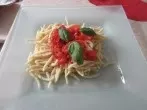 Geschmolzene Tomaten auf Trofie (ligurische Nudeln)