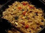 Schnelle Gem&uuml;sepfanne mit Farfalle und Schinkenw&uuml;rfeln