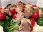 <strong>Brokkoli</strong>-Tomaten-Bratwurst-Auflauf mit K&auml;se - Low Carb