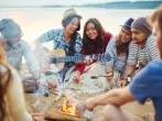 Zünftiges Essen am Lagerfeuer