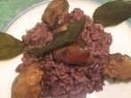 <strong>Rotweinrisotto</strong> mit Leber und Salbeichips