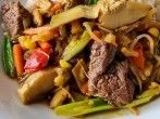 Filet in Sojaso&szlig;e mit <strong>Gem&uuml;se</strong> und Nudeln
