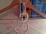 Platz sparen im Kleiderschrank mit Kabelbinder