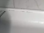 Warum reißen die Silikonfugen rund um die Badewanne?