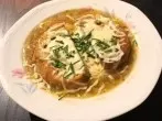 Französische Zwiebelsuppe mit Röstbaguette Einlage, gratiniert