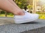 Turnschuhe mit weißen Stellen wie neu