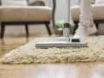 Hochflorteppich reinigen