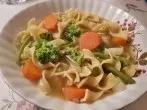 Hühnersuppe aus dem Schnellkochtopf