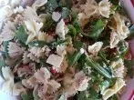 Nudelsalat mit Thunfisch und Rucola